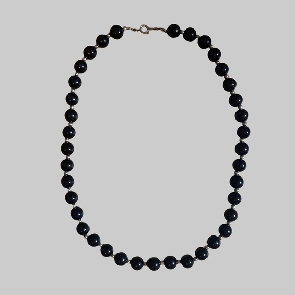 Jewelry - Classic Black & Silver tone Beaded Necklace